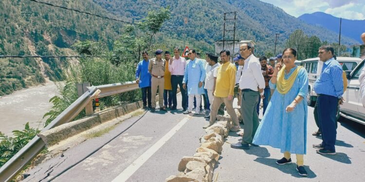 प्रभारी जिलों में पहुंचे कैबिनेट मंत्री  प्रेमचंद अग्रवाल, अधिकारियों को दिए तत्काल समाधान के निर्देश।।