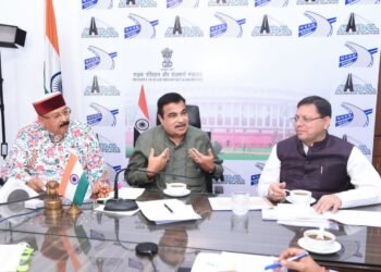 सीएम धामी और पीडब्ल्यूडी मंत्री  महाराज ने की गडकरी से मुलाकात।