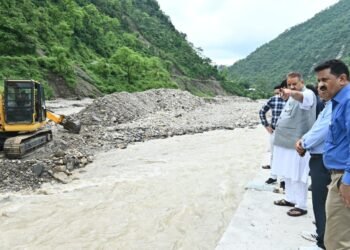 कैबिनेट मंत्री गणेश जोशी ने किया सरखेत का दौरा, अधिकारियों को दिए आवश्यक दिशा निर्देश।