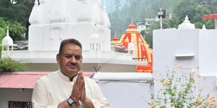 कैंचीधाम पहुंचे कैबिनेट मंत्री गणेश जोशी,राज्य की खुशहाली की कि कमाना