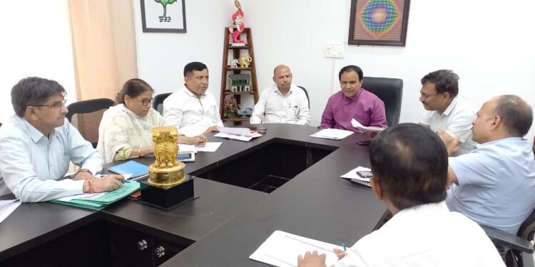 आपदा मद से होगी क्षतिग्रस्त विद्यालयों की मरम्मतः डा. धन सिंह रावत