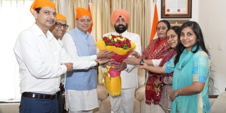 सीएम ने राजभवन में भी काटा केक राज्यपाल ने दी बधाई