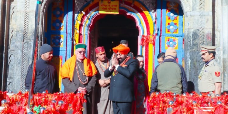 राज्यपाल पहुंचे बाबा केदारनाथ के दर्शन के लिए