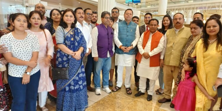 सीएम धामी का दुबई में हुआ जोरदार स्वागत