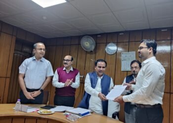 विश्वविद्यालय का सत्र नियमित करें कुलपतिः डा. धन सिंह रावत