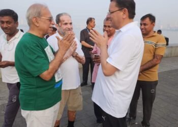 मुंबई में सुबह-सुबह मॉर्निंग वॉक पर निकले धामी