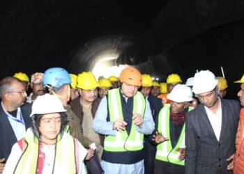 सीएम धामी ने सिलक्यारा पहुंचकर मौके का जायजा लिया