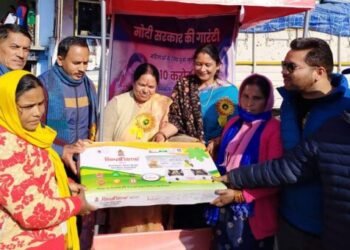 चमोली : विकसित भारत संकल्प यात्रा कार्यक्रम के तहत लोगों को दी सरकार की कल्याणकारी योजनाओं की जानकारी