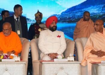 आचार्य महामंडलेश्वर स्वामी अवधेशानंद गिरी जी महाराज का दिव्य स्वरूप करोड़ों लोगों के लिए हैं एक प्रेरणा पुंज – राज्यपाल