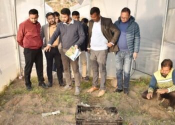 डीएम हिमांशु खुराना ने रौली-ग्वाड़ गांव का भ्रमण कर आजीविका संवर्द्धन कार्यो का लिया जायजा, प्रगतिशील किसानों को तकनीकी सहयोग प्रदान करने के दिए निर्देश