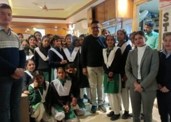 छात्र-छात्राओं को टूरिज्म एंड हॉस्पिटालिटी व ब्यूटी एंड वैलनेस से जुड़ी जानकारी दी