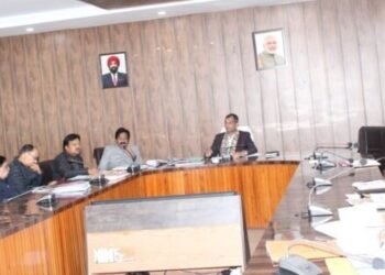 डीएम अभिषेक रूहेला ने शीत ऋतु को देखते हुए सड़क संचार सहित अन्य व्यवस्थाओं को सुचारू रखने के दिए निर्देश