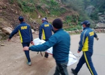 देहरादून : हनोल क्षेत्र चात्रा के पास खाई में दिखाई दिया शव , SDRF ने किया बरामद