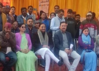 विकसित भारत संकल्प यात्रा कार्यक्रम में सांसद रमेश पोखरियाल निशंक ने पीएम स्वनिधि योजना के चेक किये वितरित 