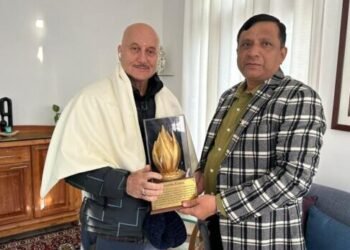 उत्तराखंड फिल्म विकास परिषद के सीईओ बंशीधर तिवारी ने प्रसिद्ध फिल्म अभिनेता अनुपम खेर से की शिष्टाचार भेंट, इन मुद्दों पर हुई चर्चा….