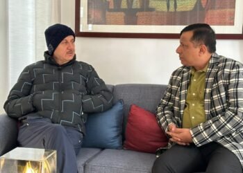 सूचना महानिदेशक से मिले फिल्म अभिनेता अनुपम खेर