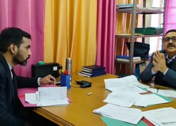 आयुक्त गढ़वाल विनय शंकर पाण्डेय ने जिला निर्वाचन कार्यालय का निरीक्षण कर लोकसभा चुनाव की तैयारियों का लिया जायजा, दिए आवश्यक दिशा-निर्देश