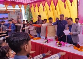 डीएम धीराज सिंह गर्ब्याल ने विकसित भारत संकल्प यात्रा के कार्यक्रम में किया प्रतिभाग, खतौनी को लेकर लेखपालों को दिए निर्देश, कहा अन्यथा की स्थिति में की जायेगी कार्रवाई