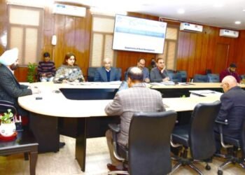 मुख्य सचिव डॉ. एसएस संधु ने की प्रधानमंत्री ग्राम सड़क योजना के तहत किए जा रहे कार्यों की समीक्षा, दिए आवश्यक दिशा निर्देश