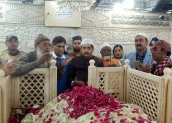 भाजपा के राष्ट्रीय प्रवक्ता शाहनवाज हुसैन ने कलियर दरगाह पर की चादरपोशी