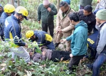 पिथौरागढ़ : नैनीपातल के पास एक वाहन खाई में हुआ दुर्घटनाग्रस्त, SDRF ने किया रेस्क्यू