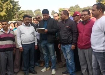 एनएच बाईपास-110 में अर्जित भूमि पर लोगों की समस्या के निस्तारण के लिए जिलाधिकारी को भेजा ज्ञापन