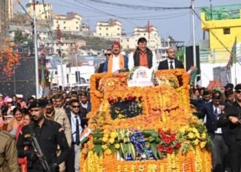 मुख्यमंत्री धामी ने टिहरी में आयोजित रोड शो में किया प्रतिभाग, वीर बाल दिवस पर टीला साहिब गुरुद्वारा में टेका मत्था