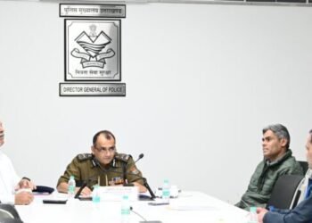 डीजीपी अभिनव कुमार ने की पुलिस दूरसंचार इकाई के कार्यों की समीक्षा, जिलो के कन्ट्रोल रूम को स्मार्ट कन्ट्रोल रूम में अपग्रेड करने के साथ ही ड्रोन का उपयोग करने के भी दिए निर्देश