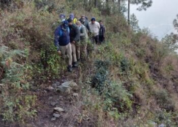 धुमाकोट क्षेत्रान्तर्गत खाई में दिखा एक शव, SDRF ने किया बरामद