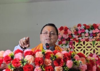 मुख्यमंत्री पुष्कर सिंह धामी ने गिरिराज महाराज के दर्शन कर की प्रदेश व देश की खुशहाली की कामना