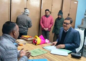 आयुक्त गढ़वाल विनय शंकर पाण्डेय ने जिला कोषागार के डबल लॉक का निरीक्षण कर दस्तावेजों, पंजिकाओं का किया अवलोकन