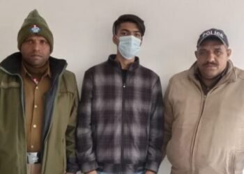 रूडकी : पुलिस ने रिटायर्ड शिक्षक के घर फ़ायरिंग करने वाले एक आरोपी को किया गिरफ्तार, बाल अपचारी व उसका साथी फरार