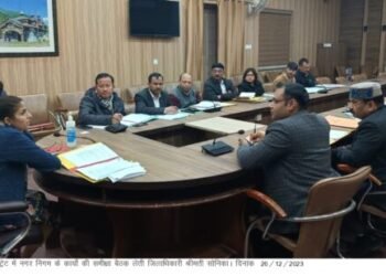 डीएम सोनिका की अध्यक्षता में नगर निगम देहरादून के कार्यों की समीक्षा बैठक आयोजित, अधिकारियों को समयबद्ध कार्य करने के दिए आवश्यक दिशा निर्देश