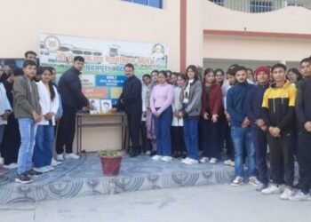 श्री गुरू राम राय पैरामेडिकल कॉलेज में शहीद राइफलमैन गौतम कुमार एवं बीरेंद्र सिंह को दी गई श्रद्धांजलि