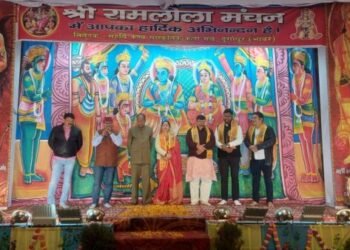 उत्तराखंड गो सेवा आयोग के अध्यक्ष डॉ. पंडित राजेन्द्र अंथवाल ने महर्षि कण्व सांस्कृतिक कला मंच दुर्गापुर भाबर के तत्वावधान में आयोजित रामलीला का दीप प्रज्वलित कर किया शुभारम्भ