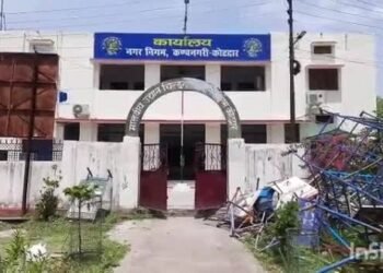 कोटद्वार : शहर के बीचो-बीच सरकारी भूमि पर हुआ कब्जा, नगर निगम ने रुकवाया काम, नोटिस किया जारी