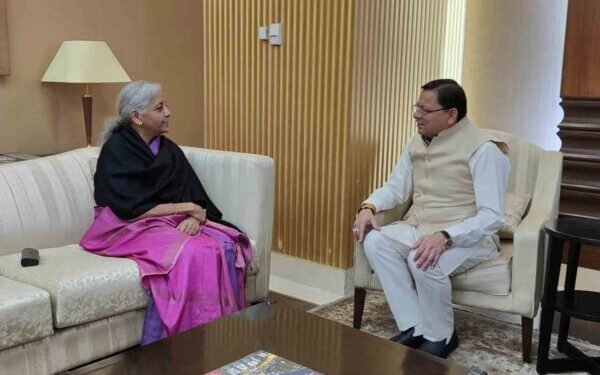 मुख्यमंत्री पुष्कर सिंह धामी ने वित्त मंत्री निर्मला सीतारमण से की मुलाकात, इन मुद्दों पर की चर्चा