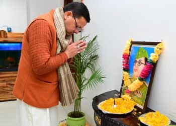 नेताजी सुभाष चंद्र बोस को मुख्यमंत्री ने दी श्रद्धांजलि