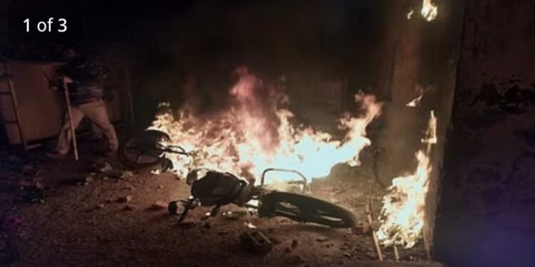 हल्द्वानी में बवाल, पुलिस पर पत्थरबाजी,