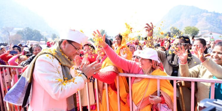 मुख्यमंत्री पुष्कर सिंह धामी ने सीमांत जिले चमोली को दी 400 करोड़ की सौगात, महिलाओं को भी किया सम्मानित,