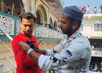 नमाज के दौरान लोगों ने हाथ पर बांधी काली पट्टी,यूनिफॉर्म सिविल कोड और हल्द्वानी मामले का जताया विरोध