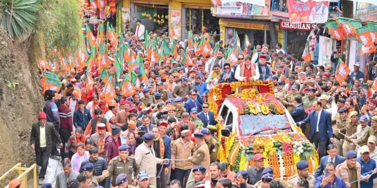 उत्तरकाशी के बड़कोट में मुख्यमंत्री ने किया रोड शो,बड़ी संख्या में उमड़ा जन सैलाब