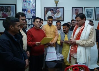 चार धाम तीर्थ पुरोहित महापंचायत के सदस्यों ने कम से की मुलाकात,यूनिफॉर्म सिविल कोड के लिए जताया आभार