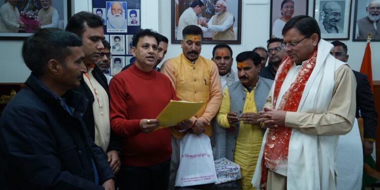 चार धाम तीर्थ पुरोहित महापंचायत के सदस्यों ने कम से की मुलाकात,यूनिफॉर्म सिविल कोड के लिए जताया आभार