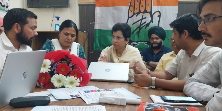 उत्तराखंड पहुंची कांग्रेस प्रदेश प्रभारी कुमारी शैलजा- कहा महिला किसान और युवा भाजपा सरकार में सबसे ज्यादा पीड़ित