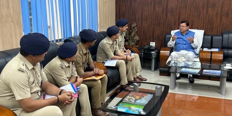 उधम सिंह नगर जिले में कानून व्यवस्था को लेकर मुख्यमंत्री ली अधिकारियों की बैठक, एसएसपी और जिलाधिकारी को दिए आवश्यक निर्देश