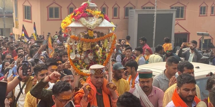 केदारनाथ धाम के कपाट खुलने की तैयार तेज; बाबा की पंचमुखी डोली विश्वनाथ मंदिर गुप्तकाशी से दूसरे पड़ाव फाटा के लिए रवाना