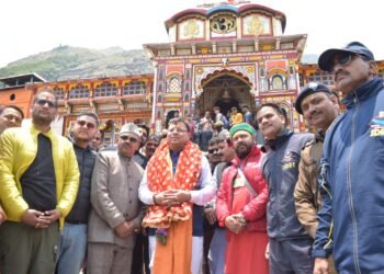 मुख्यमंत्री ने बदरीनाथ पहुंचकर  यात्रा व्यवस्थाओं का किया स्थलीय निरीक्षण।