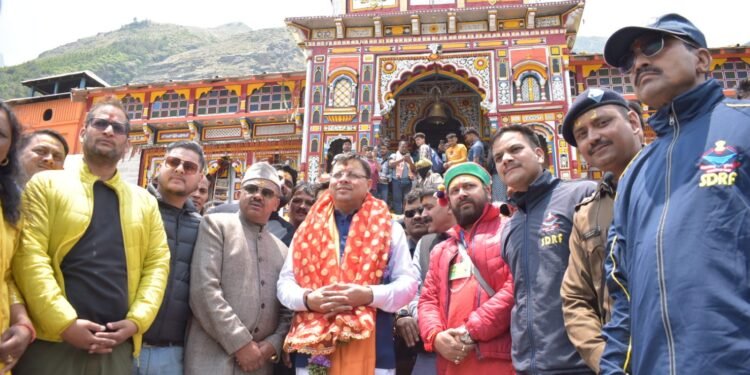 मुख्यमंत्री ने बदरीनाथ पहुंचकर यात्रा व्यवस्थाओं का किया स्थलीय निरीक्षण।