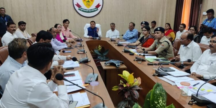 मुख्यमंत्री ने की कुमाऊँ मण्डल में पेयजल, विद्युत आपूर्ति सहित विभिन्न विकास कार्यों की समीक्षा,अधिकारियों को दिए व्यवस्था दुरुस्त करने के निर्देश